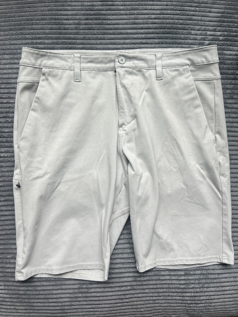 BYLT Everyday Shorts in Light Gray, Size 34 - Picture 2 of 4